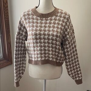 Hollister Brown and White Houndstooth Sweater